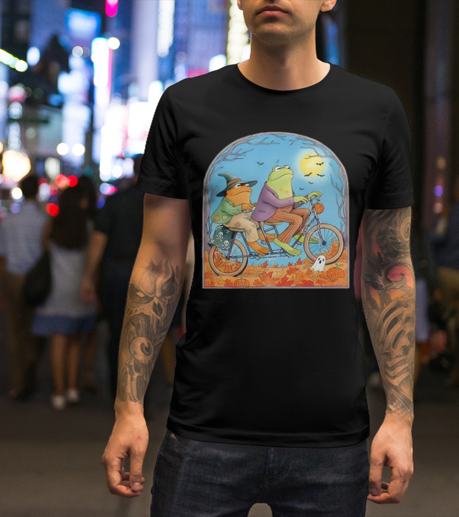 Vintage Frog And Toad Halloween Tandem Bike Moonlit Scene T-Shirt