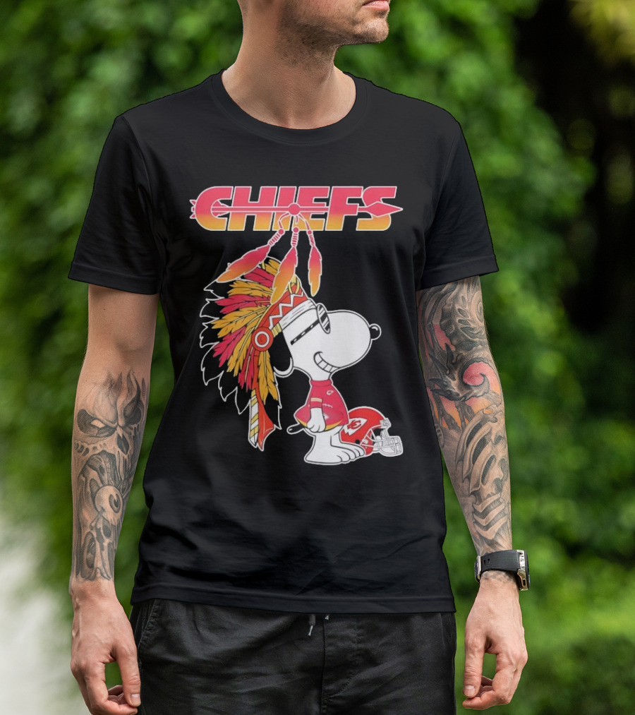 Kansas City Chiefs Snoopy Native American Helmet Charlie Brown NFL Peanuts Crossover T-Shirt