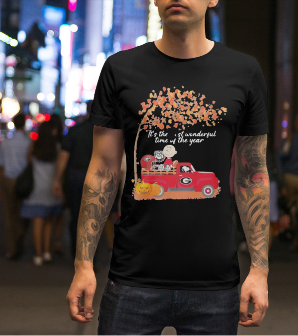 Snoopy Charlie Brown Georgia Bulldogs Red Truck Fall Halloween T-Shirt