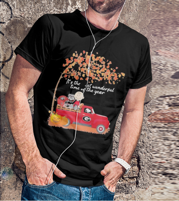 Snoopy Charlie Brown Georgia Bulldogs Red Truck Fall Halloween T-Shirt