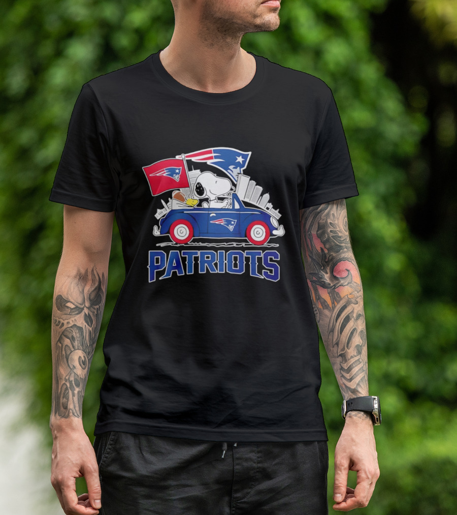 Patriots Snoopy Woodstock Driving Football Car Fan Gear T-Shirt