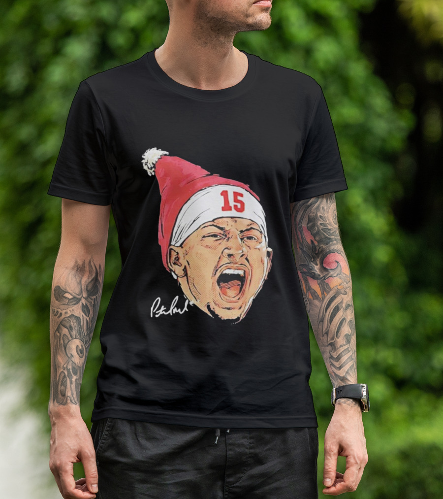 Patrick Mahomes Santa Hat Kansas City Chiefs Merry Christmas Signature 15 T-Shirt