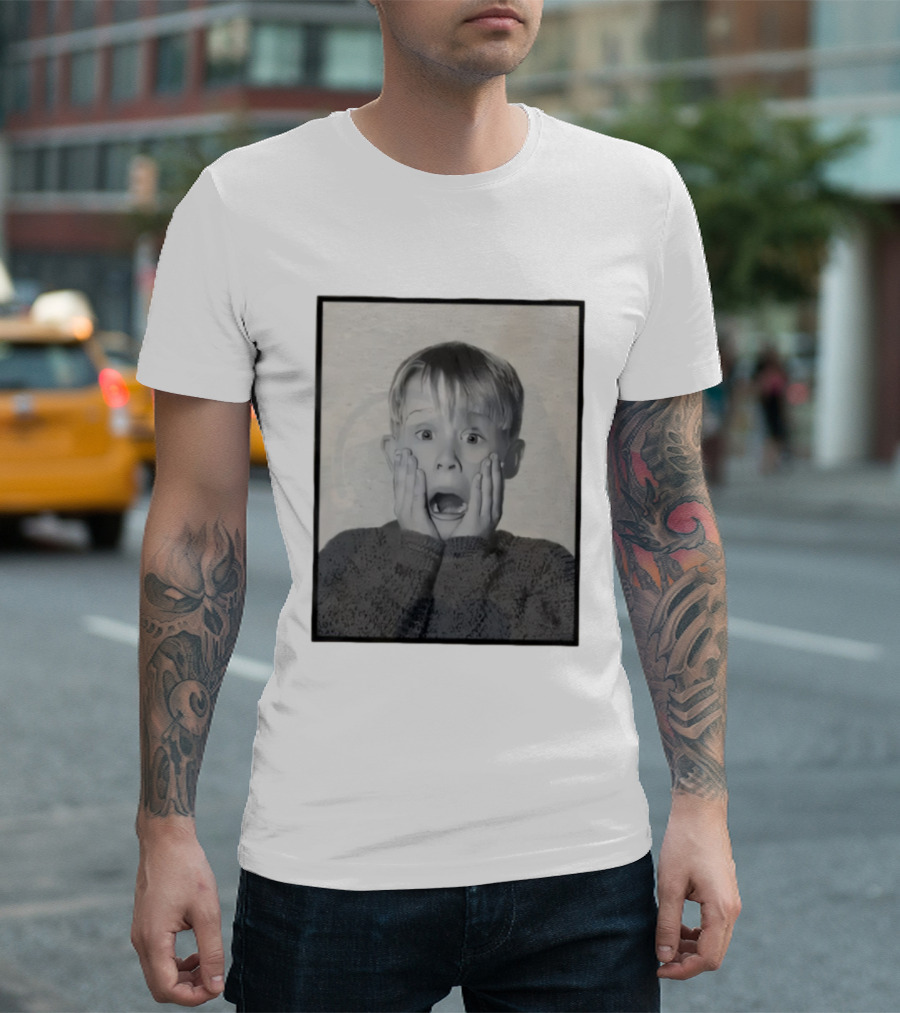 Home Alone Kevin McCallister Hands On Face Iconic Christmas Scene T-Shirt