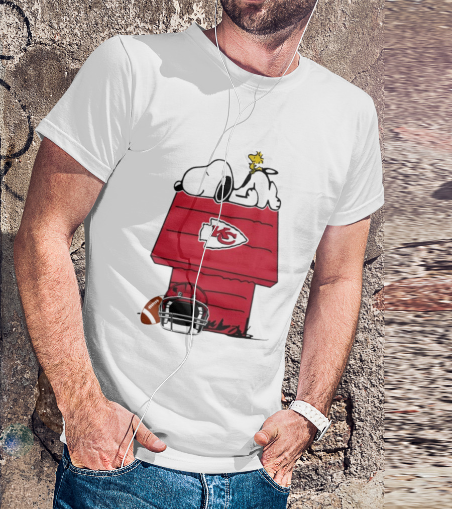 Kansas City Chiefs Snoopy Peanuts Football KC Logo Woodstock Doghouse T-Shirt