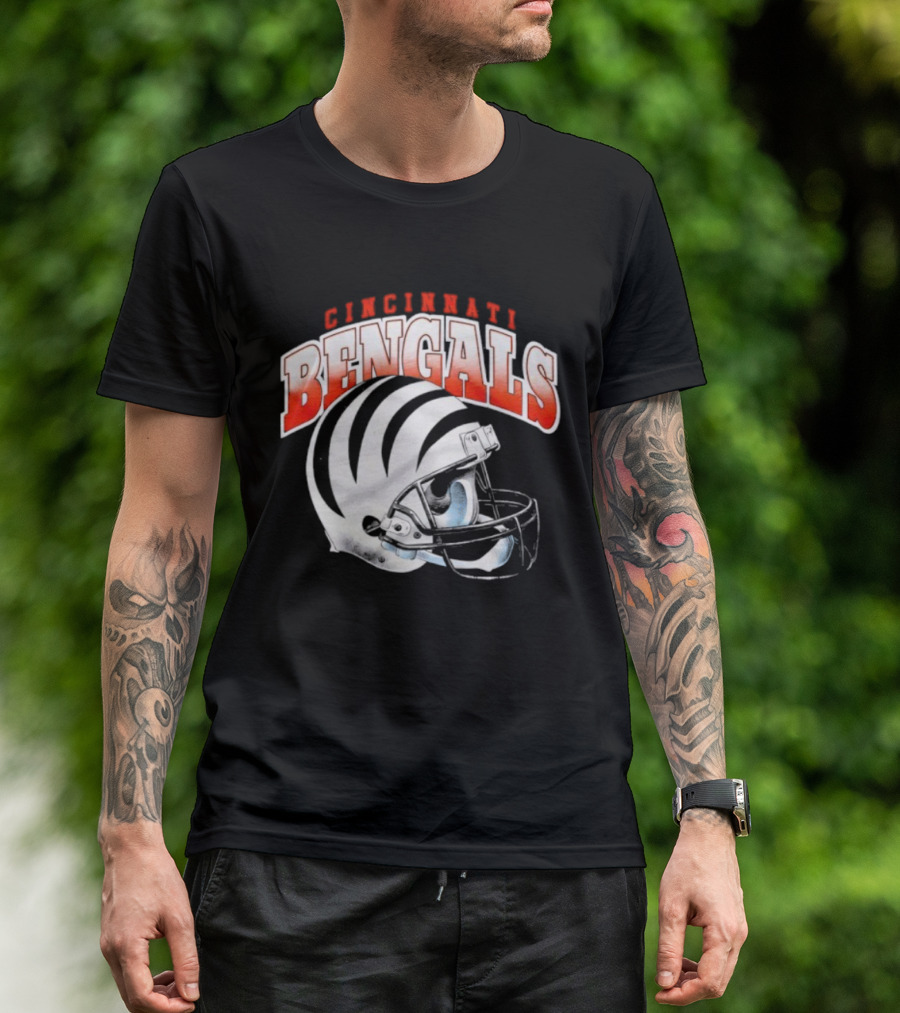 Cincinnati Bengals Gradient Helmet T-Shirt