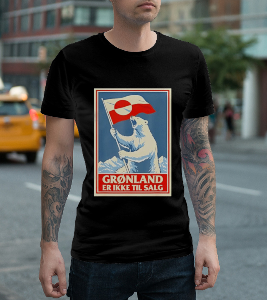 Grønland Er Ikke Til Salg Polar Bear Holding Greenland Flag T-Shirt