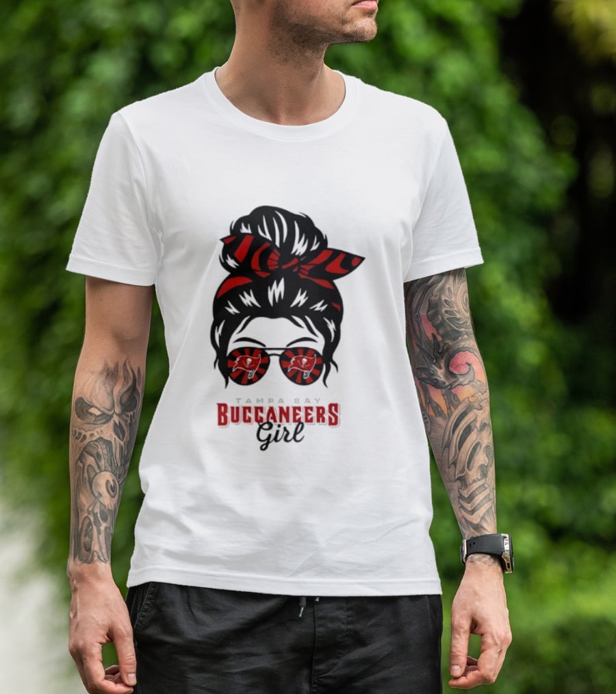 Tampa Bay Buccaneers Girl Messy Bun Glasses Bow And Sunglasses Fan T-Shirt
