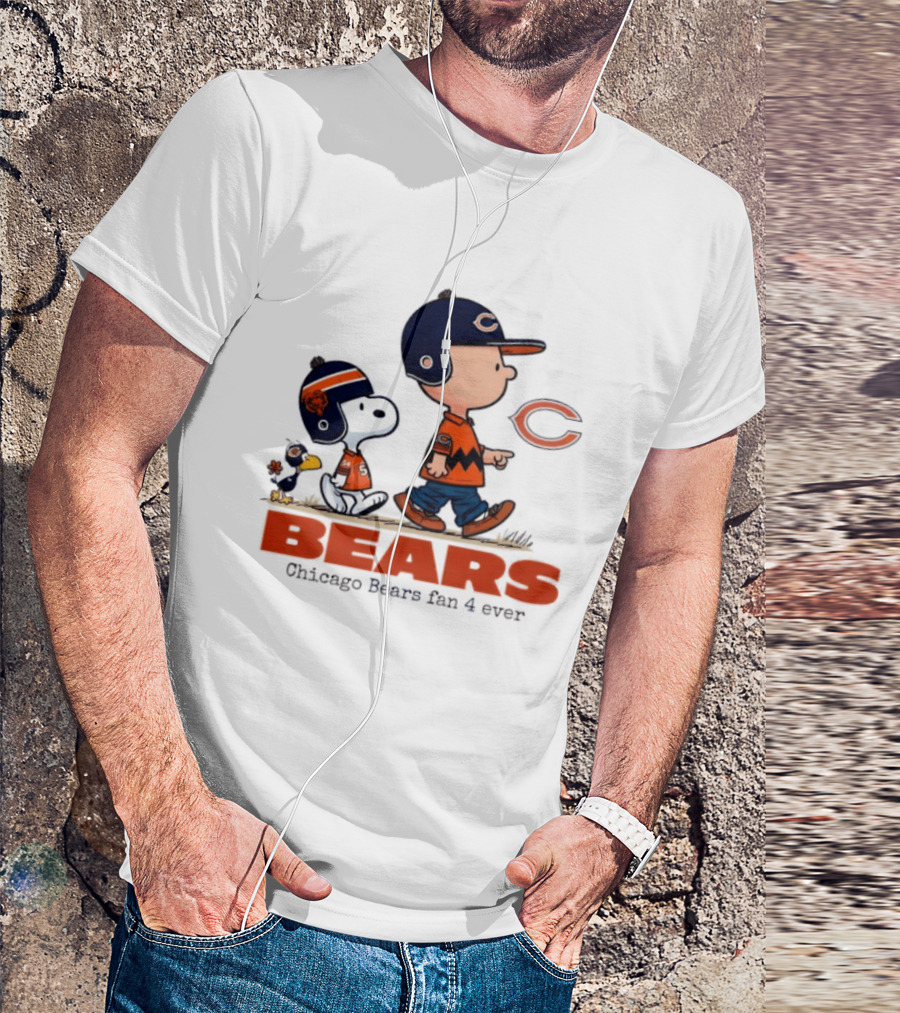 Chicago Bears Fan 4 Ever Snoopy Vs Charlie Brown T-Shirt