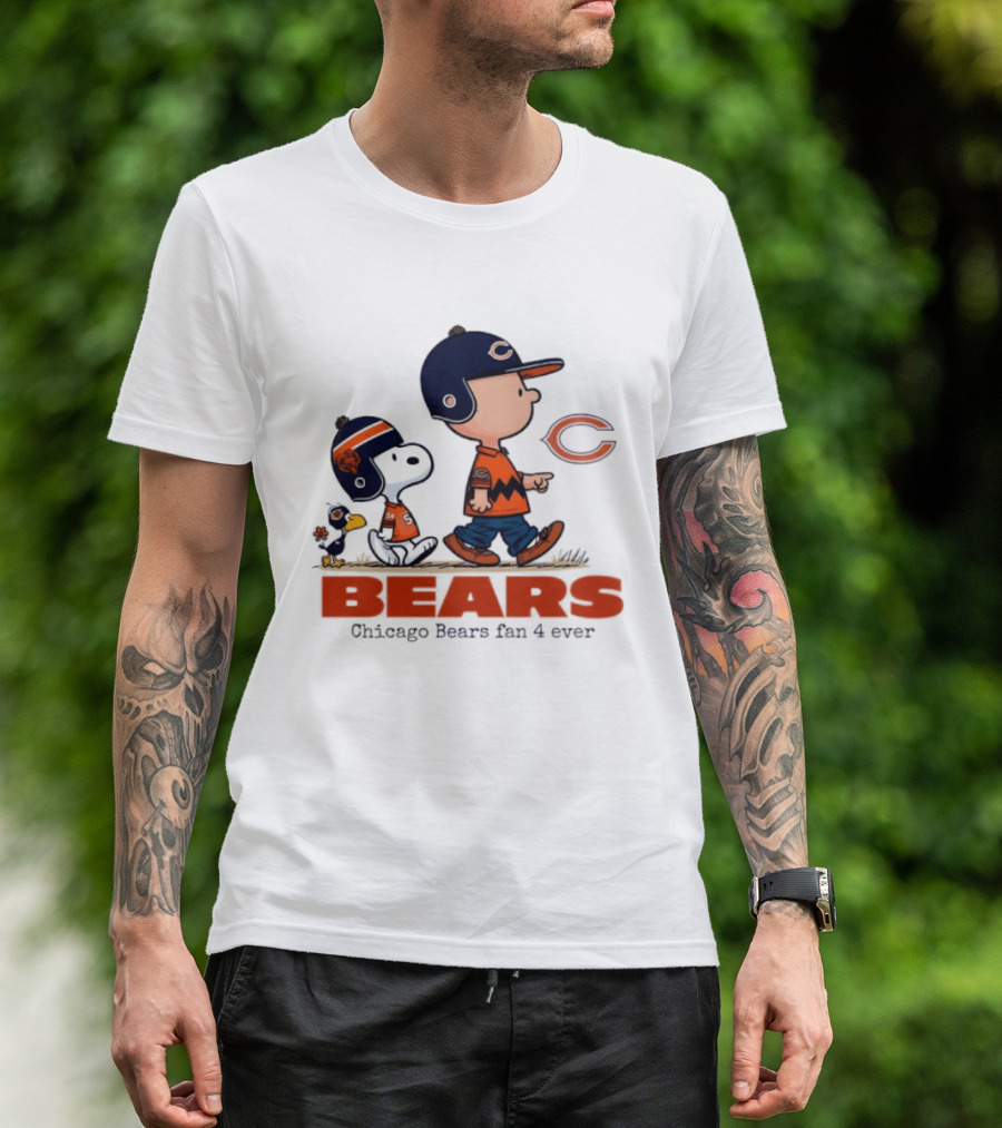 Chicago Bears Fan 4 Ever Snoopy Vs Charlie Brown T-Shirt