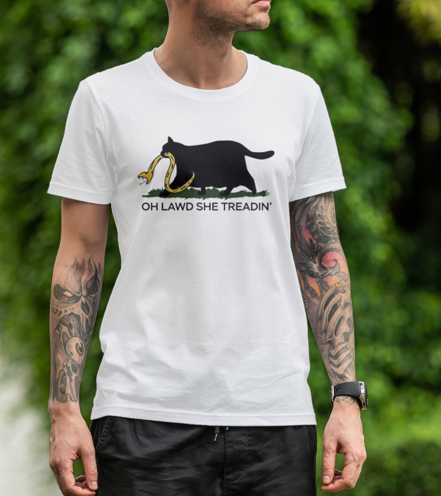 Oh Lawd She Treadin' Black Cat With Snake In Mouth T-Shirt