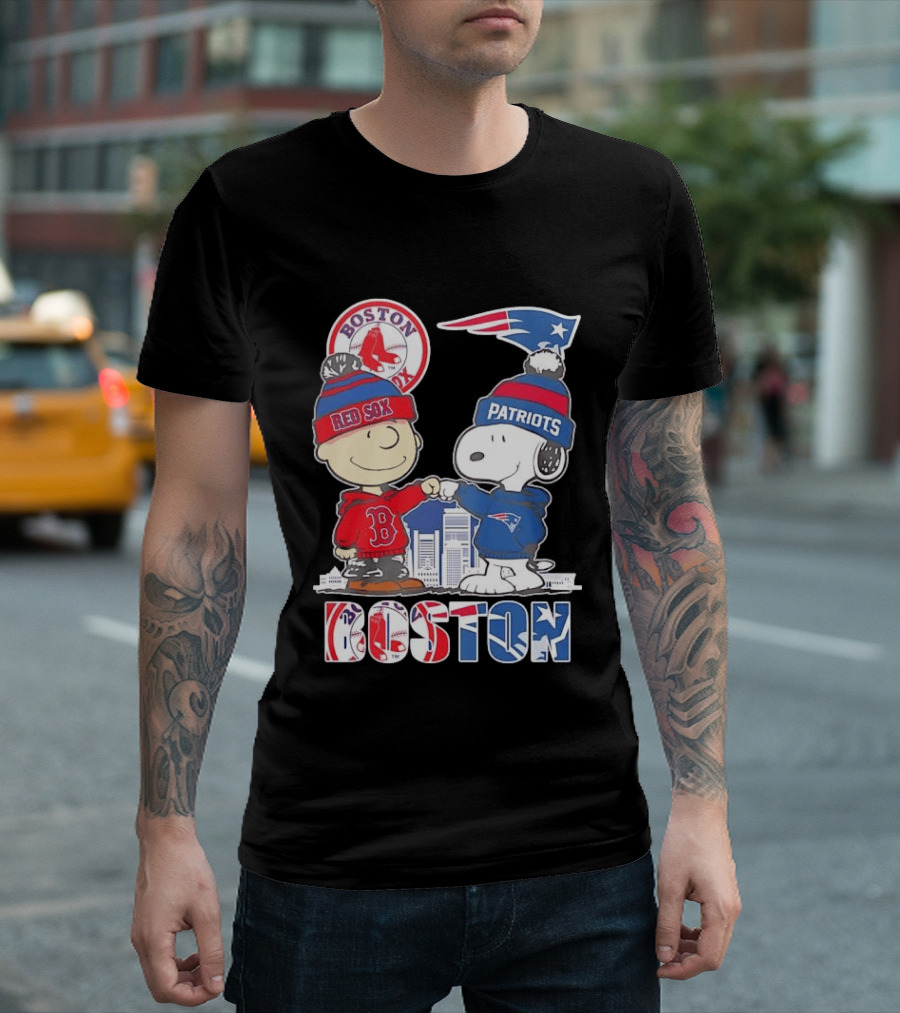 Boston Red Sox And New England Patriots Charlie Brown Snoopy Skyline T-Shirt