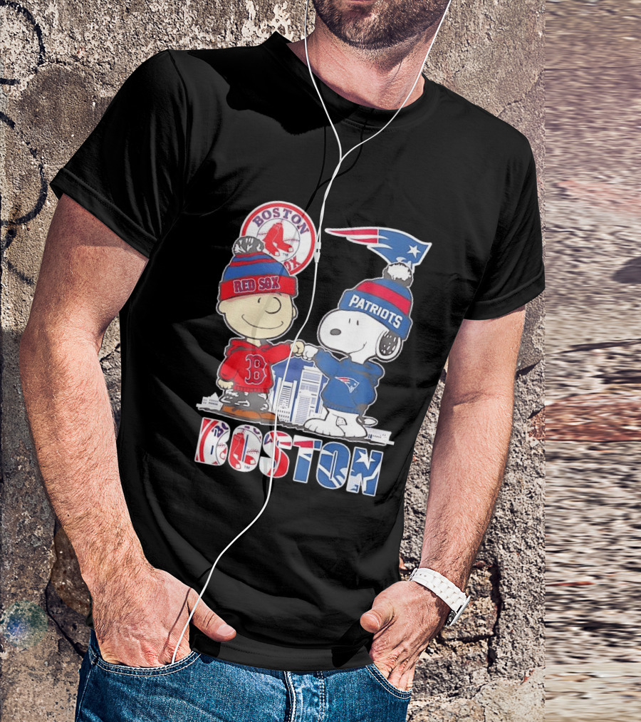 Boston Red Sox And New England Patriots Charlie Brown Snoopy Skyline T-Shirt