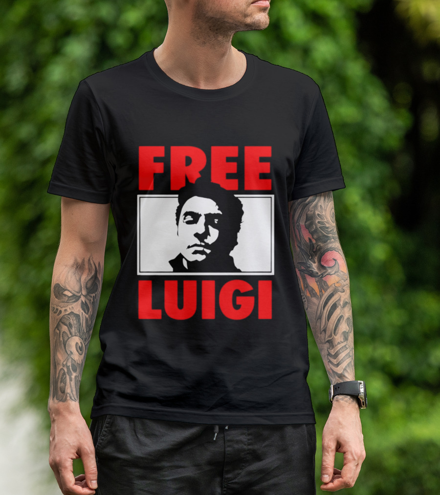 Free Luigi Mangione Shot Face Red T-Shirt