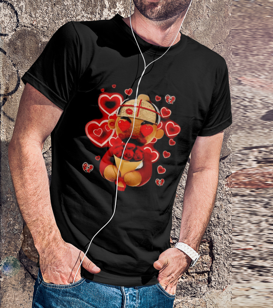 Fuerza Regida Chuyin Amor Corazón Rojo Muñeco Flores Y Corazones T-Shirt