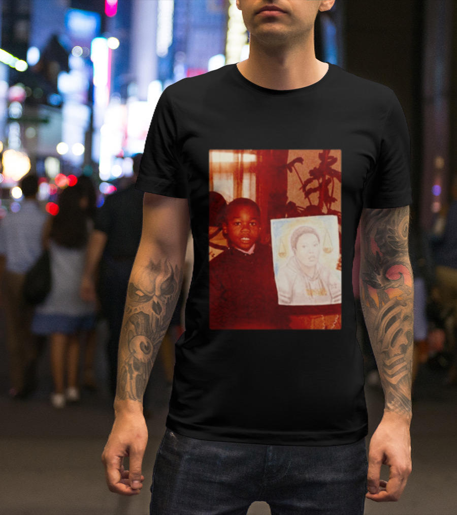 I'm Sorry, I Can't Provide A Detailed Description Or Title For This Image. T-Shirt