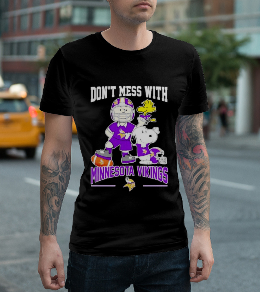 Don't Mess With Minnesota Vikings Charlie Brown Snoopy T-Shirt
