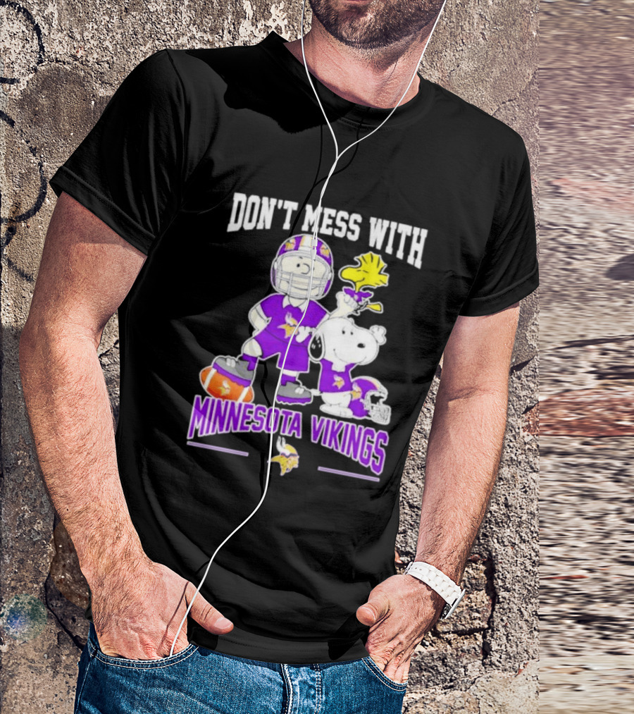 Don't Mess With Minnesota Vikings Charlie Brown Snoopy T-Shirt