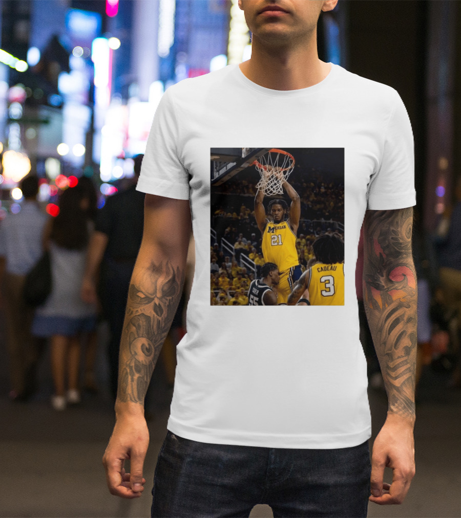Morez Johnson Jr. Dunk Michigan Vs Carr Cadeau Basketball Moment T-Shirt