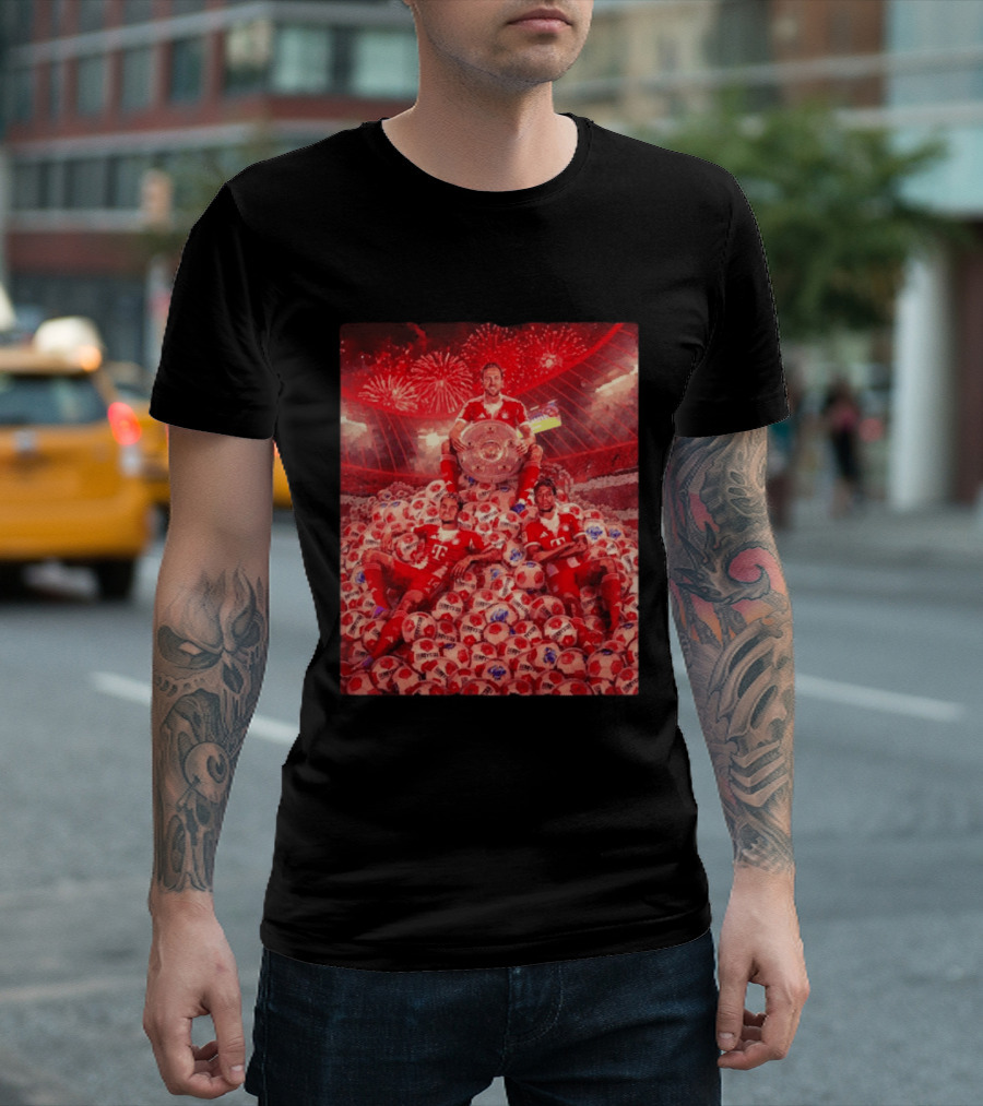 FC Bayern Munich Bundesliga Triumph Players Holding Trophy Fireworks Soccer Balls T-Shirt