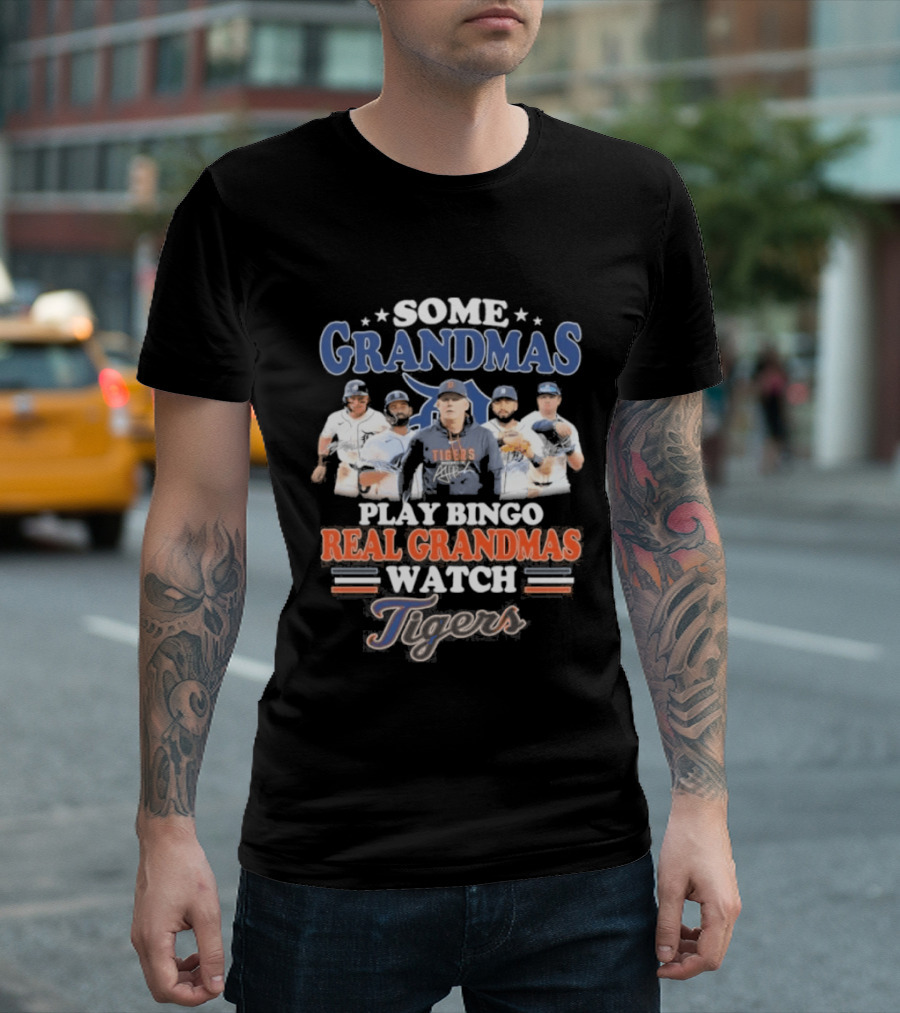 Some Grandmas Play Bingo Real Grandmas Detroit Tigers T-Shirt