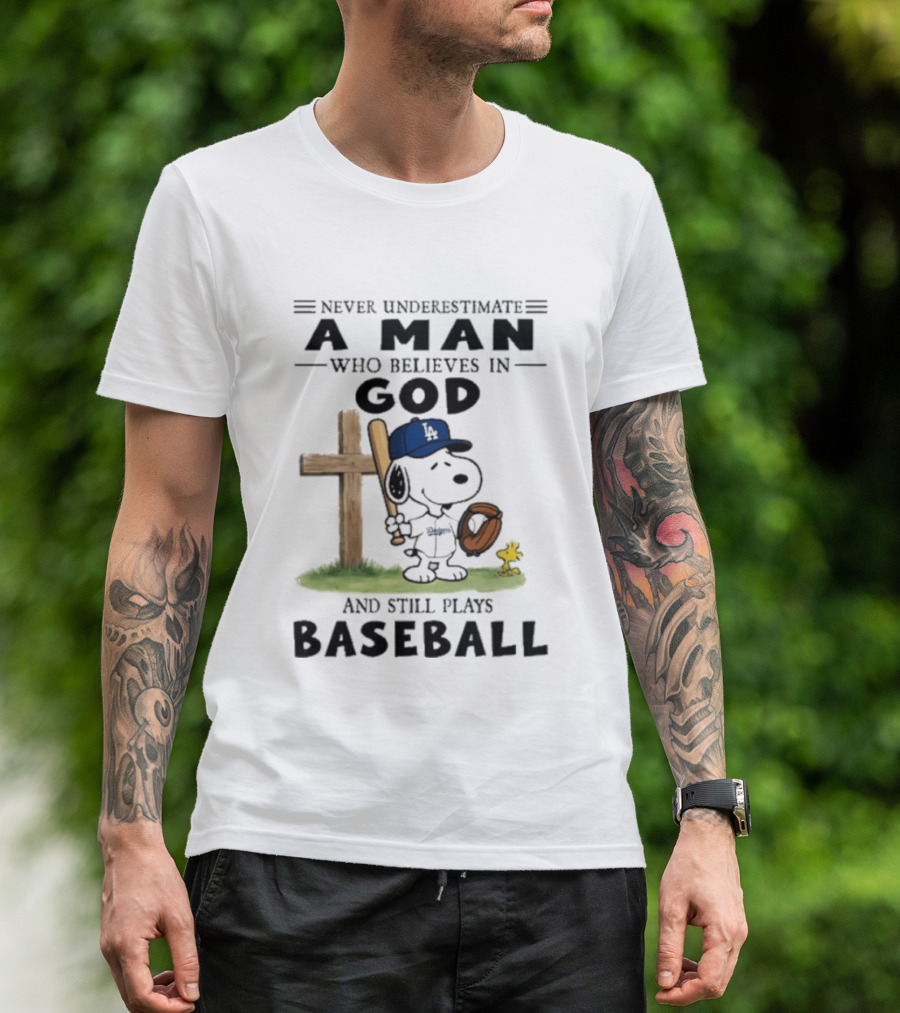 Never Underestimate A Man Who Believes In God And Still Plays Baseball Peanuts X Los Angeles Dodgers T-Shirt