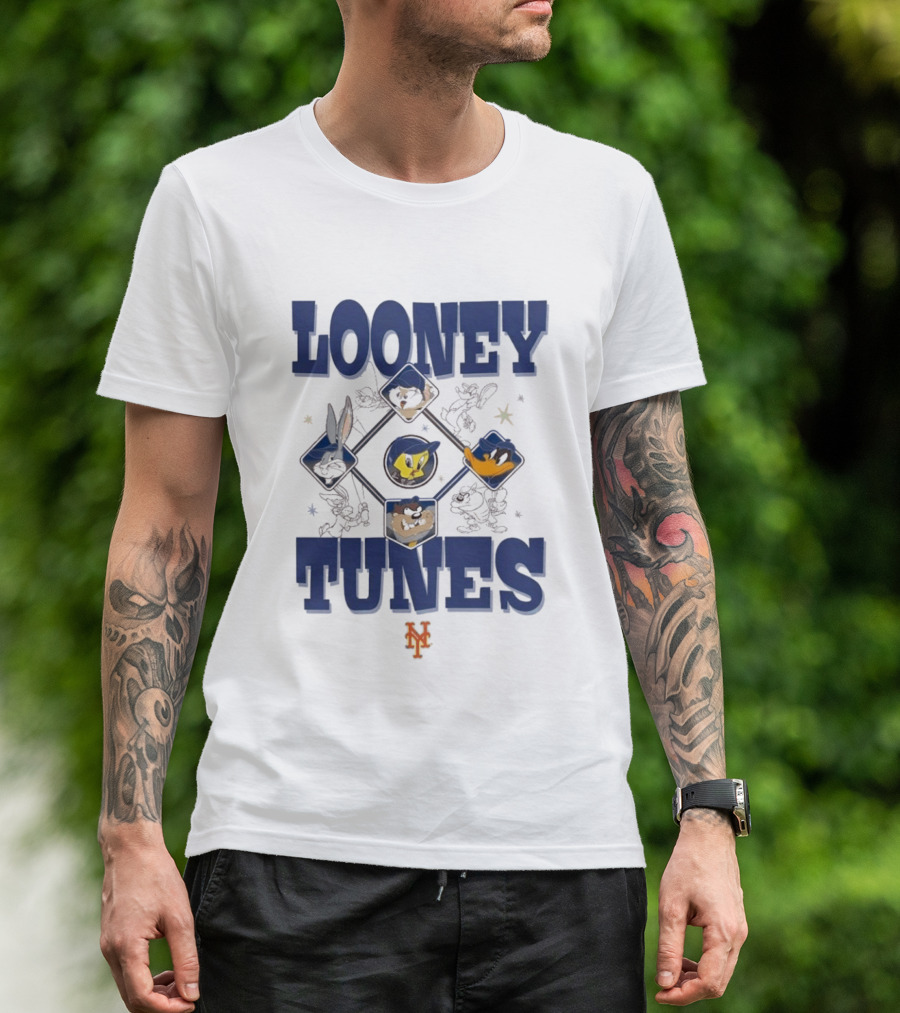 New York Mets Looney Tunes Bugs Tweety Daffy Sylvester Cream New Era T-Shirt