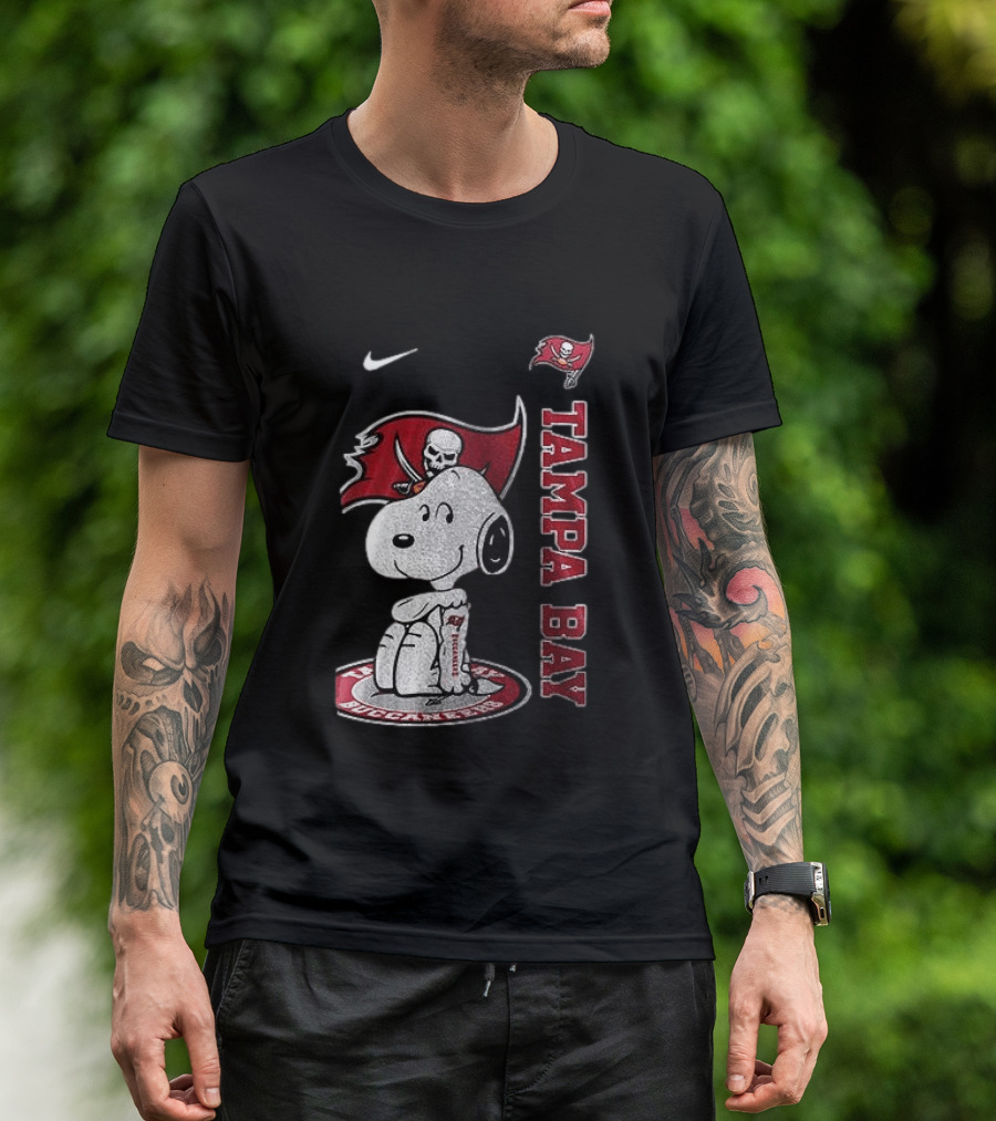 Tampa Bay Buccaneers Snoopy Football Memories Peanuts Collaboration T-Shirt