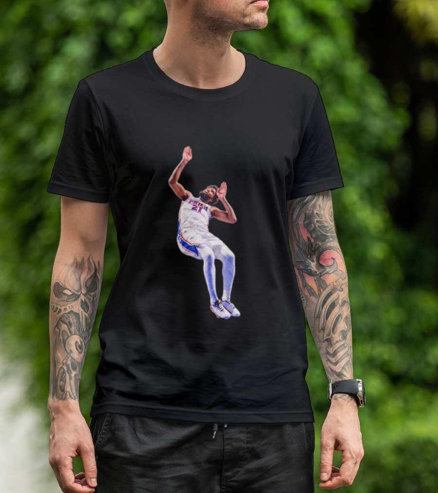 New York Knicks Mitchell Robinson Dunking On Philadelphia Player T-Shirt