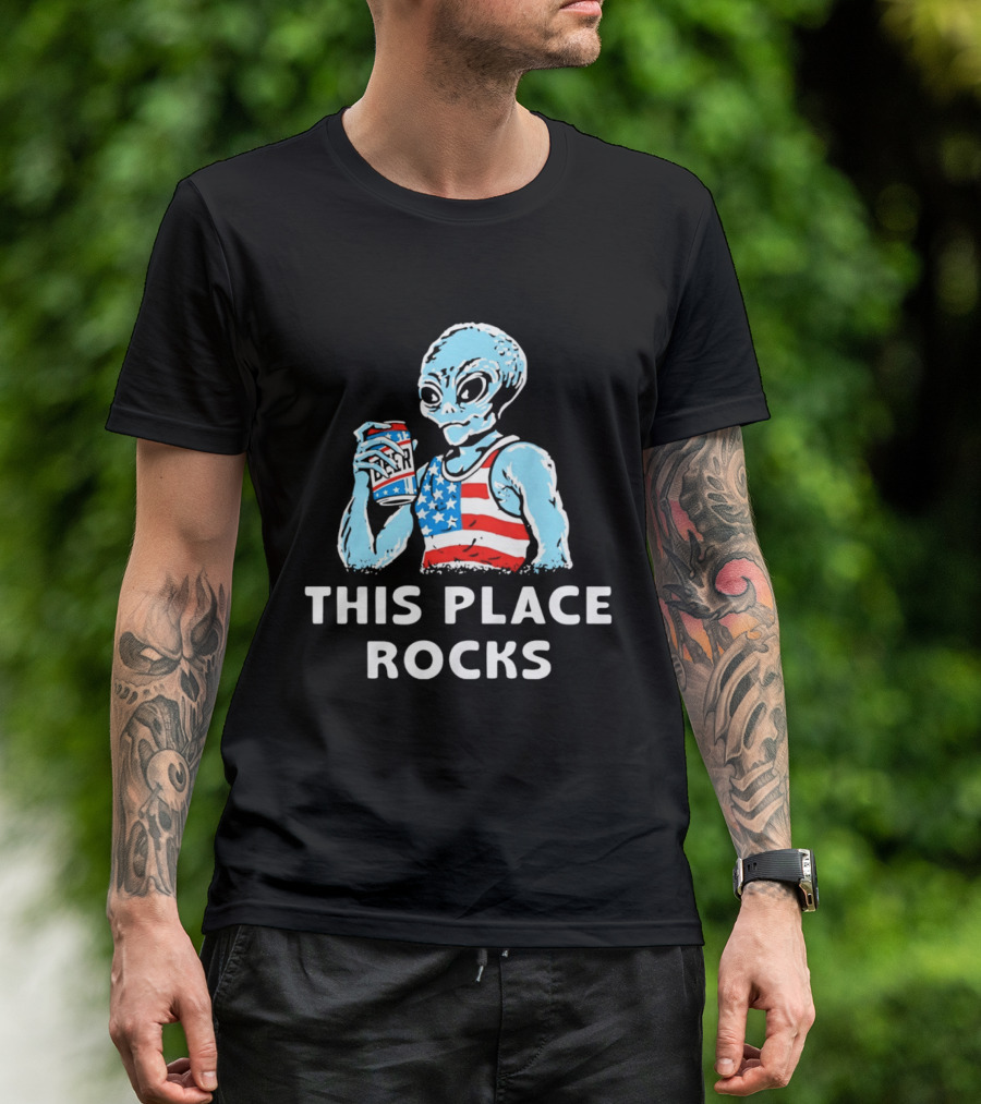 This Place Rocks Blue Alien With American Flag Tank And Beer Can T-Shirt