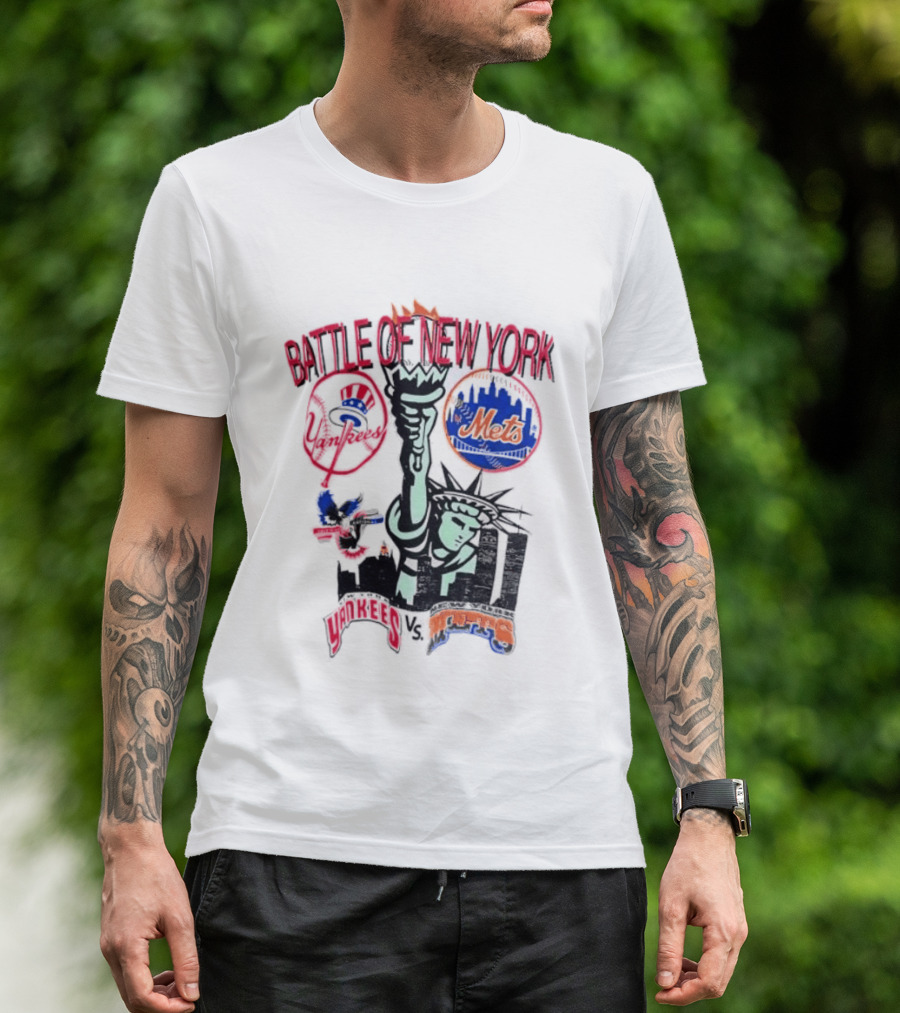 Yankees Mets Battle Of New York Statue Of Liberty T-Shirt