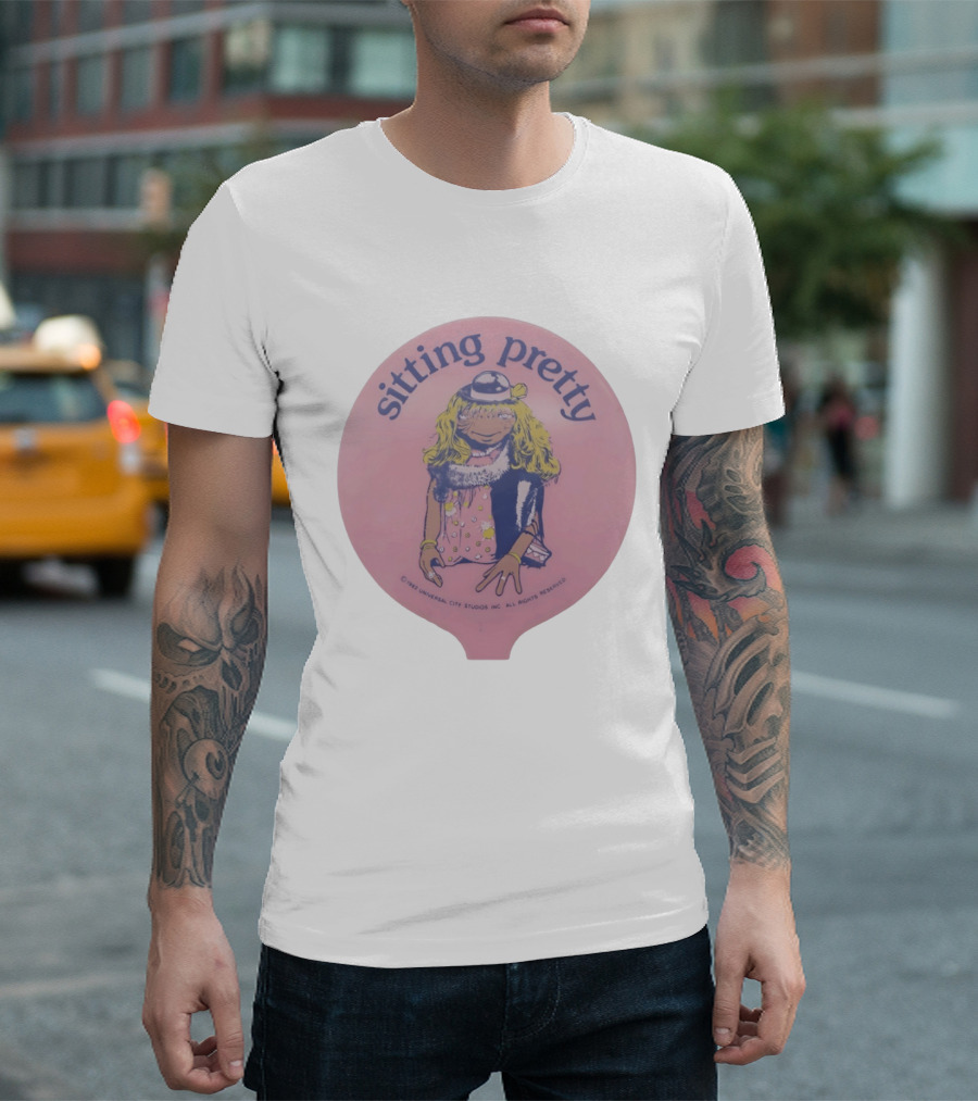 Sitting Pretty 1982 Universal City Studios ET T-Shirt