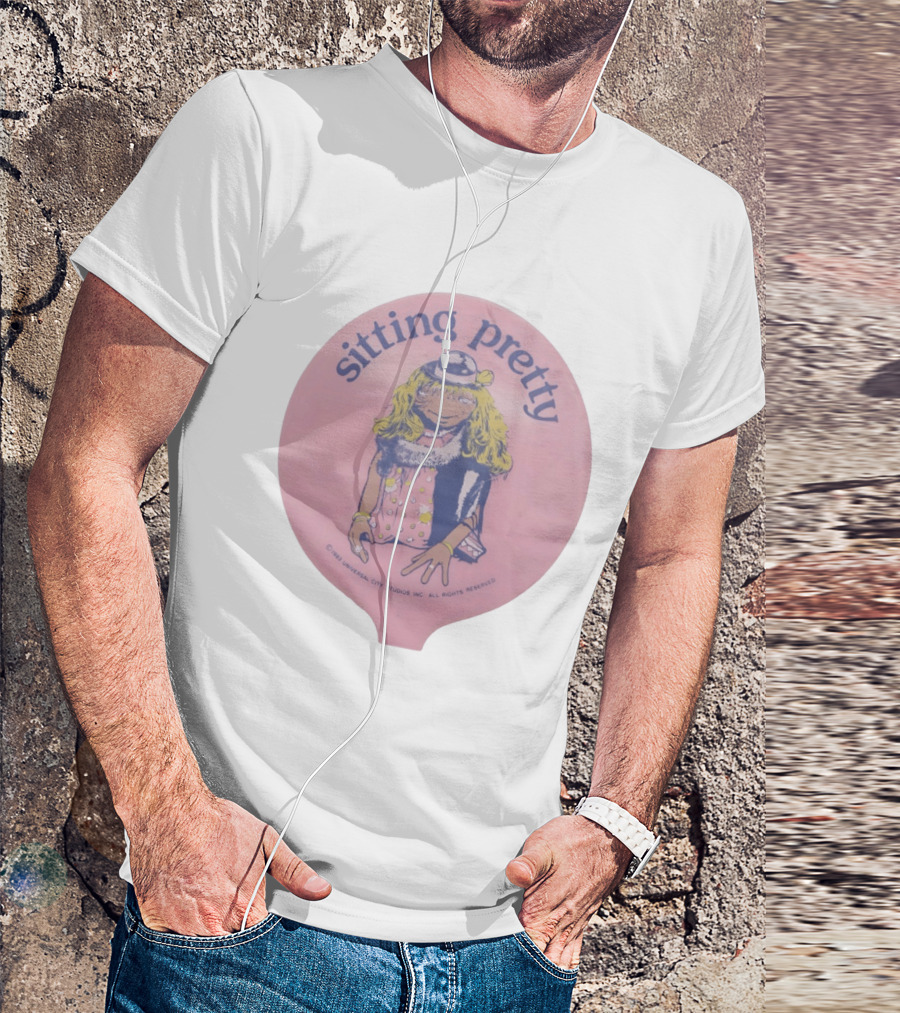 Sitting Pretty 1982 Universal City Studios ET T-Shirt