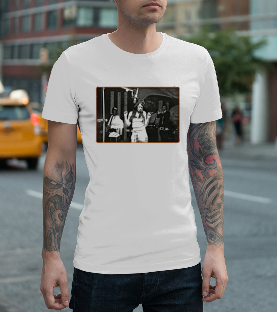Sienna Spiro Visitor Studio Retro Black And White Music Scene T-Shirt