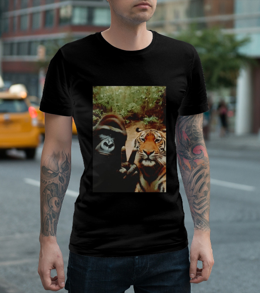 Gorilla And Tiger Peace Selfie Hi T-Shirt