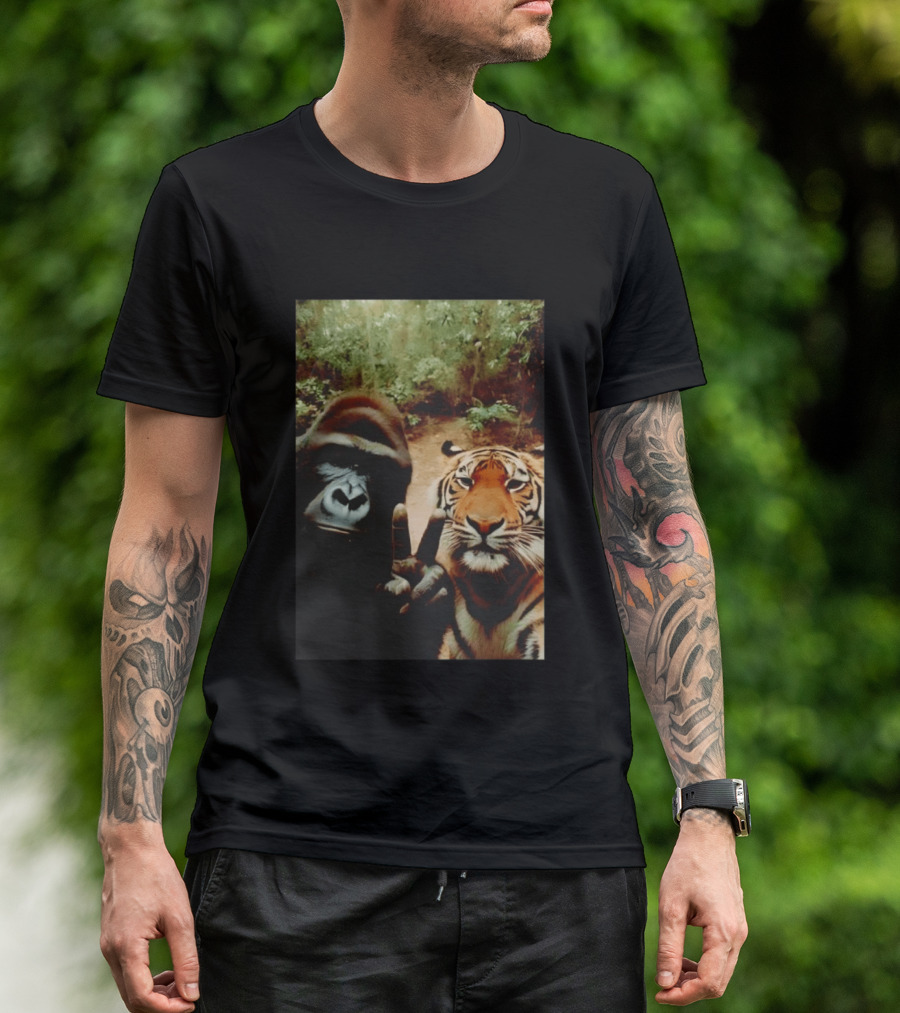 Gorilla And Tiger Peace Selfie Hi T-Shirt