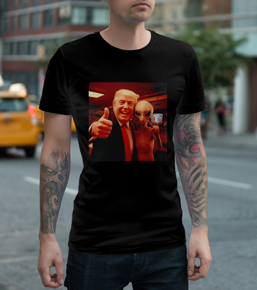 Trump Alien Selfie Ultimate UFO Disclosure Image T-Shirt