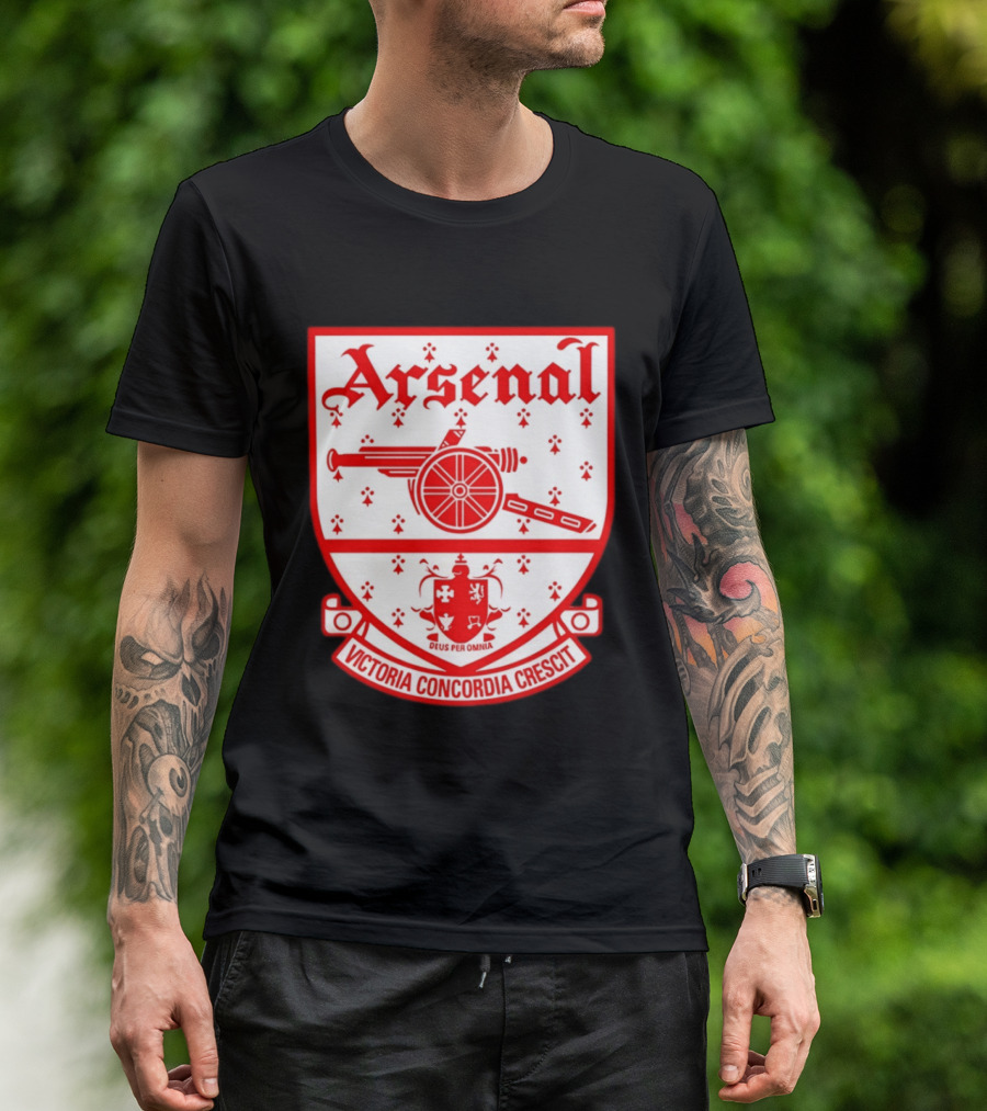 Arsenal FC Crest Deus Per Omnia Victoria Concordia Crescit T-Shirt