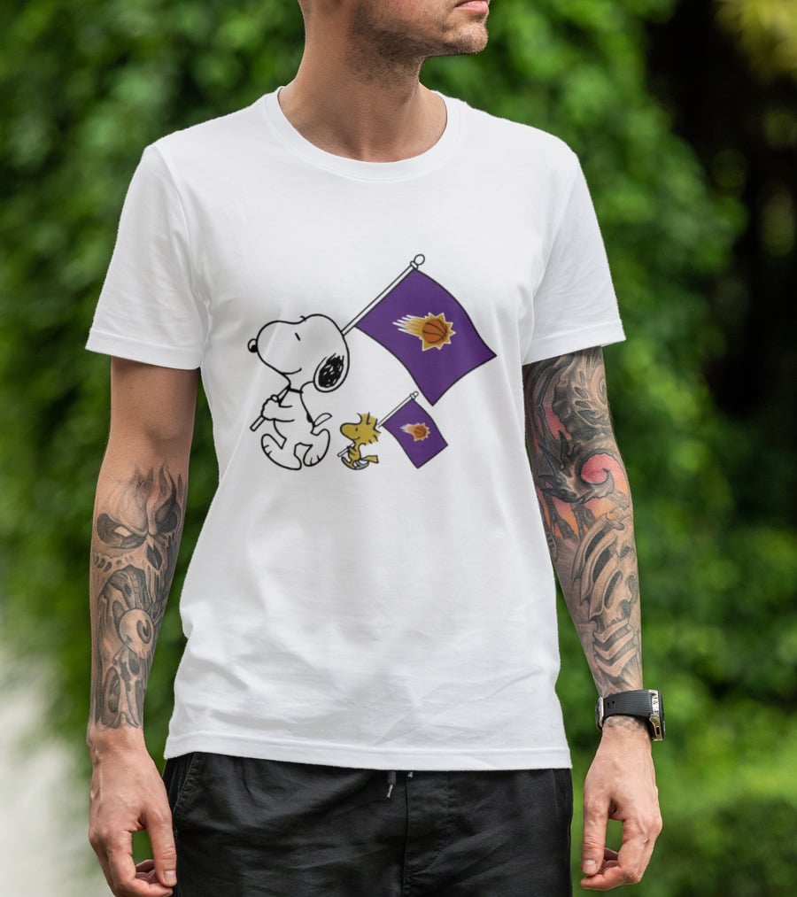 Phoenix Suns Snoopy Woodstock Holding Basketball Flag T-Shirt