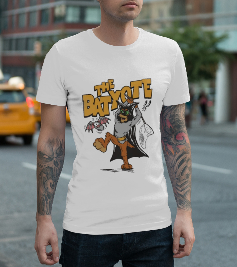 San Antonio Spurs The Batyote Character With Cape And Bat T-Shirt