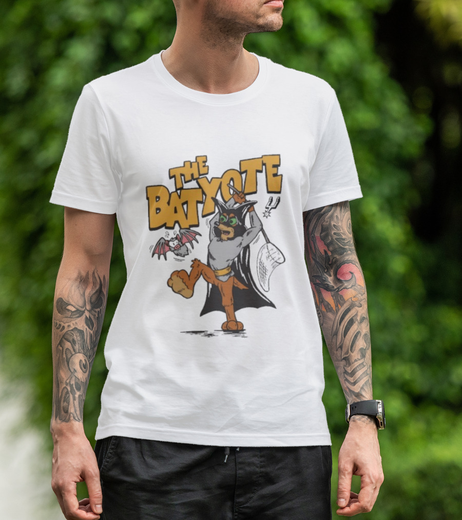 San Antonio Spurs The Batyote Character With Cape And Bat T-Shirt