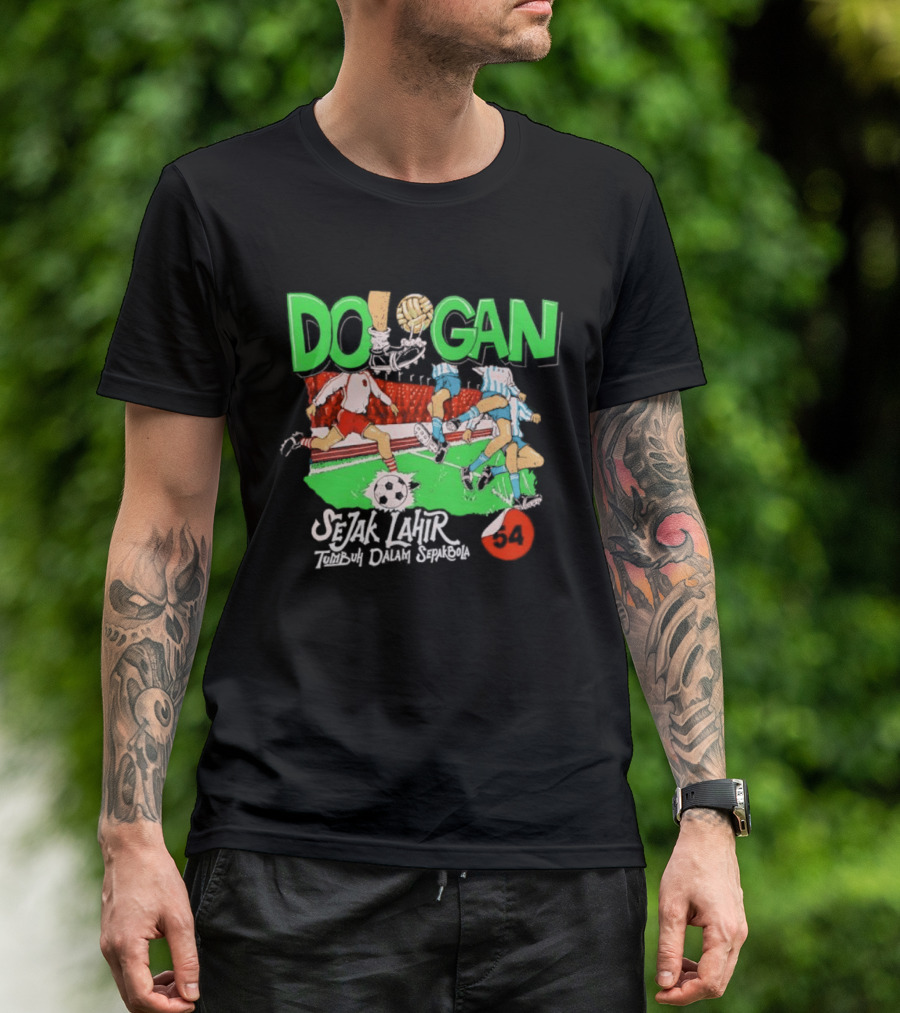 Dologan FC Sejak Lahir Tumbuh Dalam Sepakbola Retro Football Players And Field T-Shirt