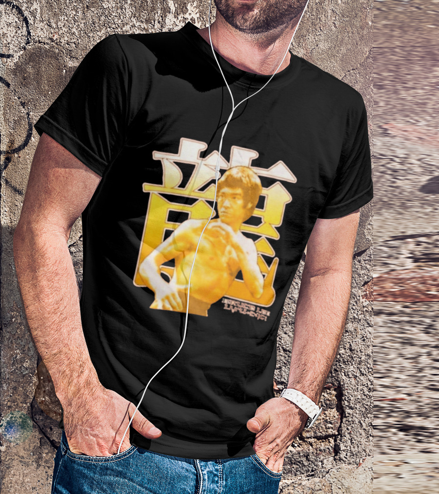 Bruce Lee Iconic Martial Arts Pose Chinese Characters T-Shirt