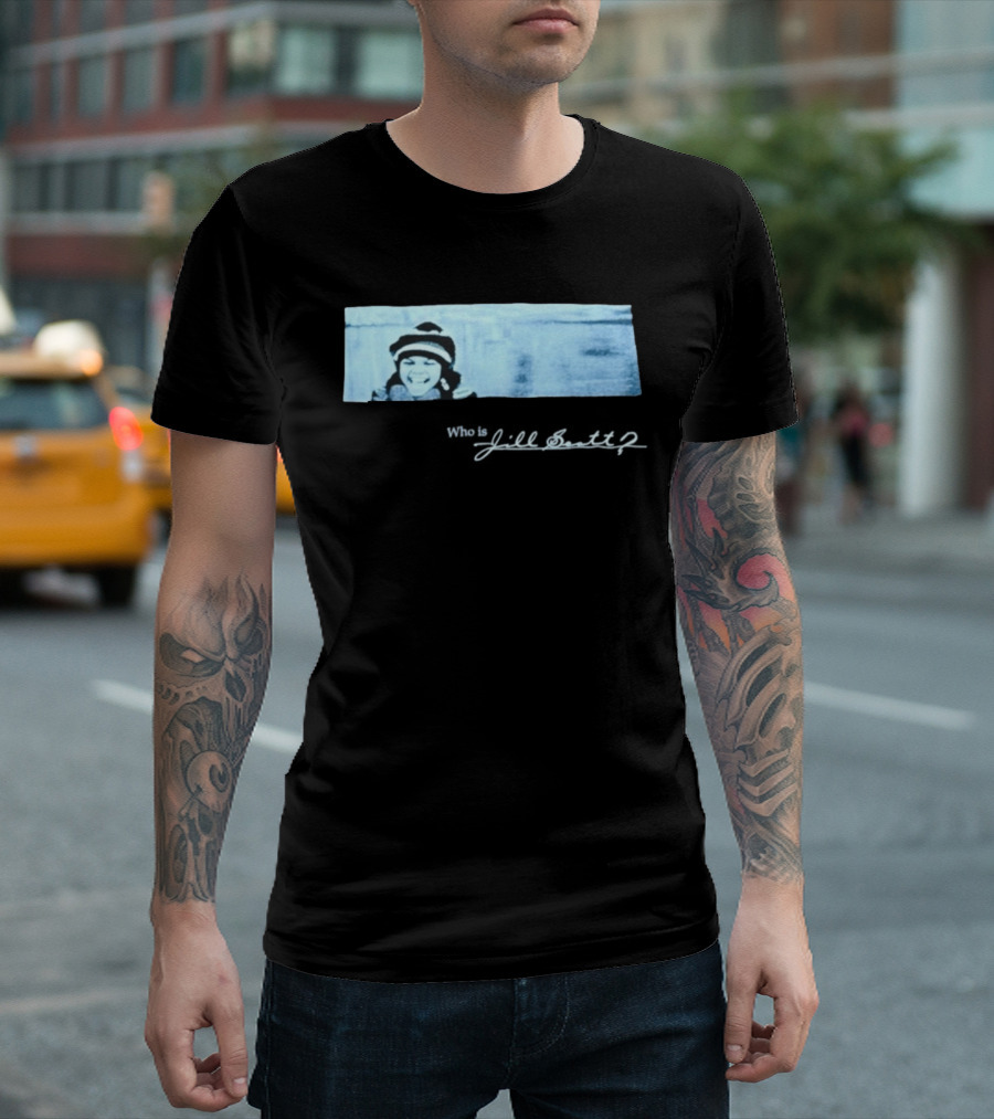 Jill Scott Smiling With Beanie And Scarf T-Shirt