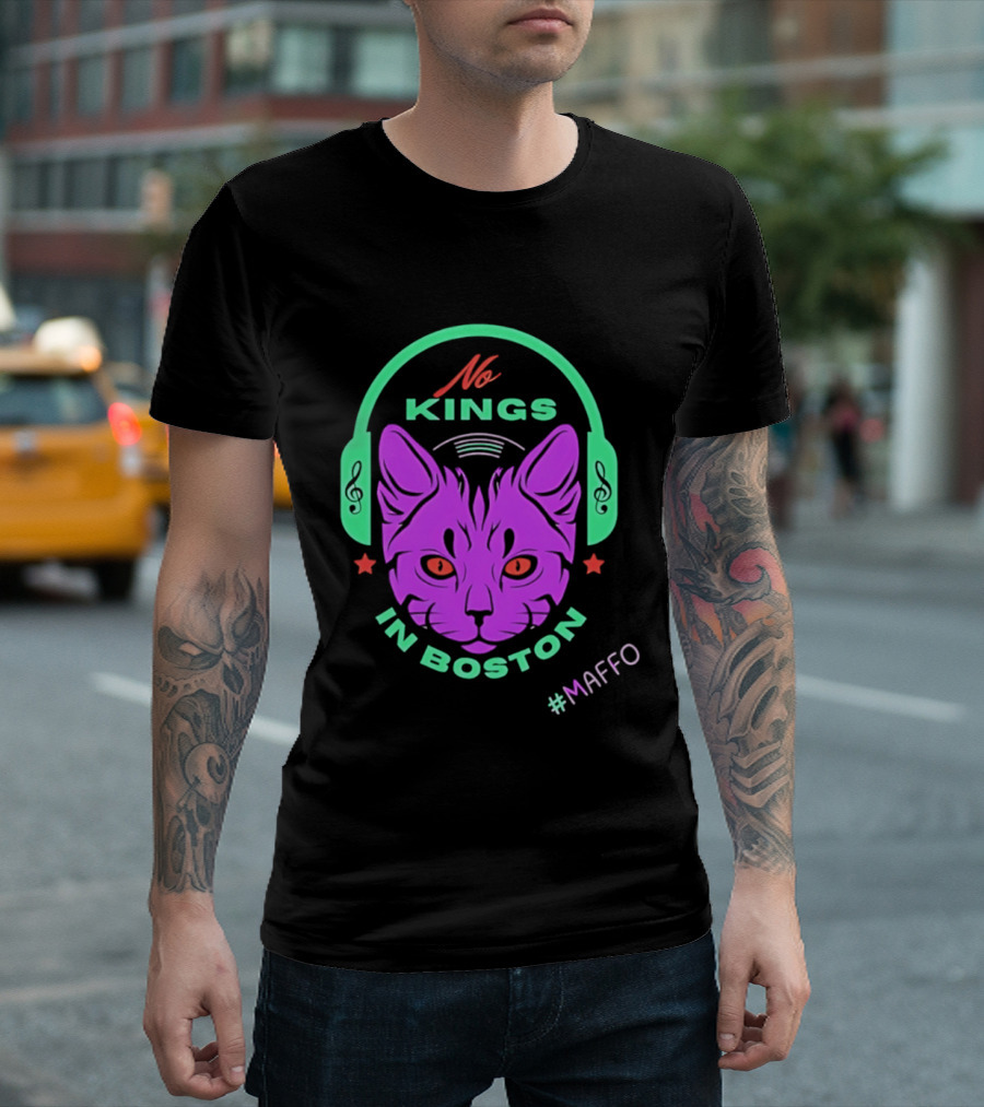 No Kings In Boston Cat With Headphones #Maffo T-Shirt