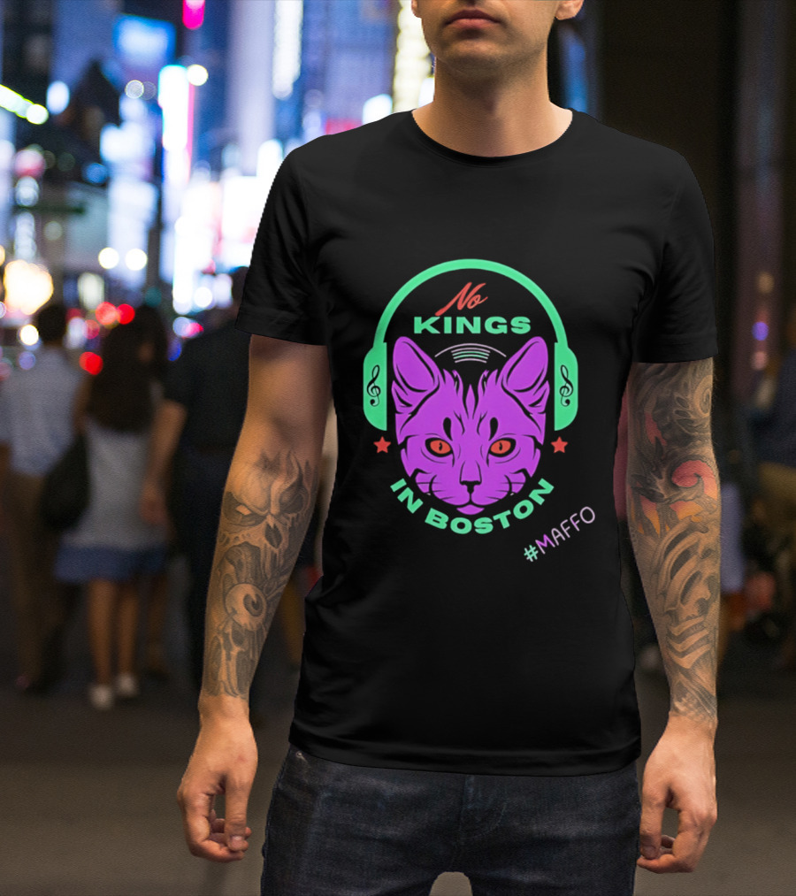 No Kings In Boston Cat With Headphones #Maffo T-Shirt