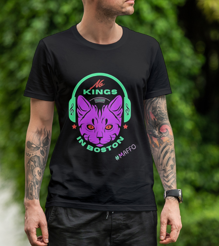 No Kings In Boston Cat With Headphones #Maffo T-Shirt