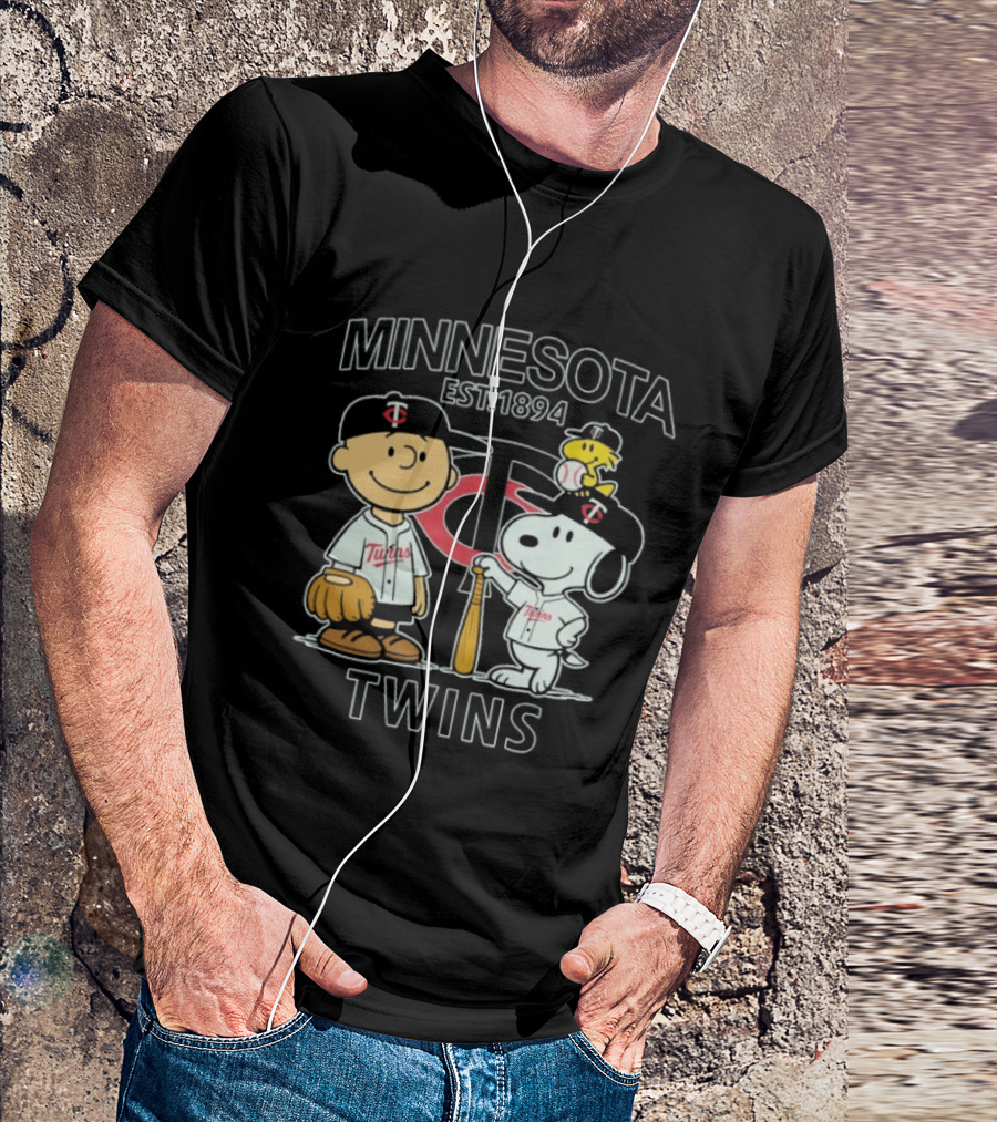 Minnesota Twins Est 1894 Snoopy Peanuts Baseball Charlie Brown Woodstock T-Shirt