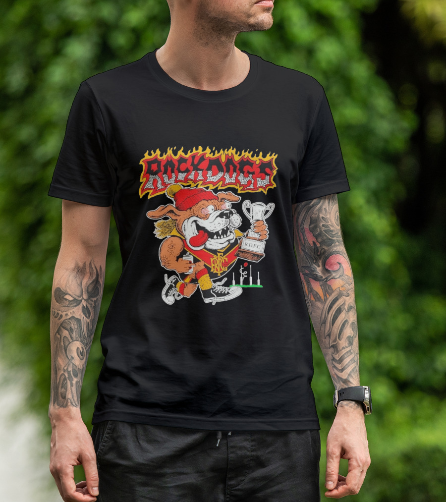 ROCKDOGS Bulldog RDFC Trophy Holder In Beanie And Sneakers T-Shirt