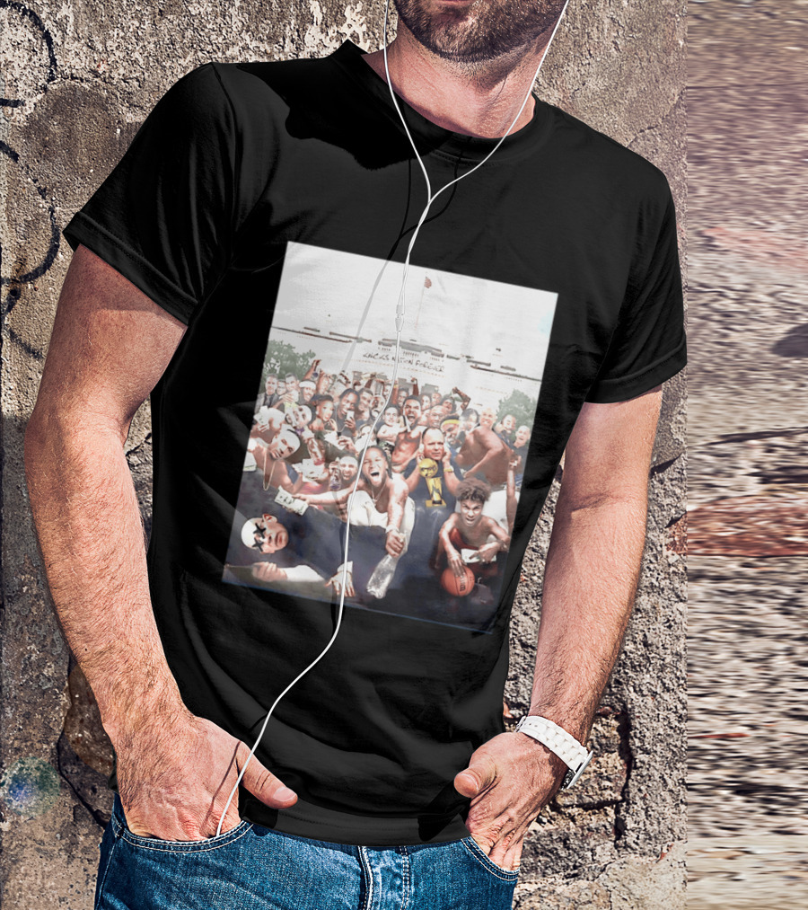 Knicks Nation Forever With Gathering Of Celebratory Fans And Players T-Shirt
