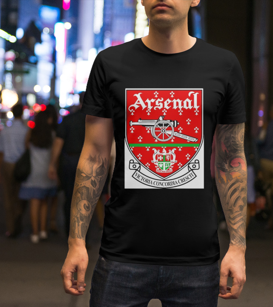 Arsenal FC Victoria Concordia Crescit Deus Per Omnia Crest Featuring Classic Cannon And Shield T-Shirt